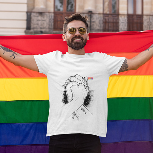 foto_camisa__0003_t-shirt-mockup-featuring-a-proud-man-holding-the-lgbt-flag-32989