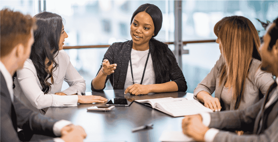 Mulheres Se Aproximam da Igualdade na Liderança de RIG nas Empresas